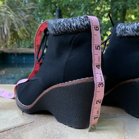 White Mountain Lilac Faux Suede Wedge Ankle Booties Sz 7.5 - Picture 14 of 14